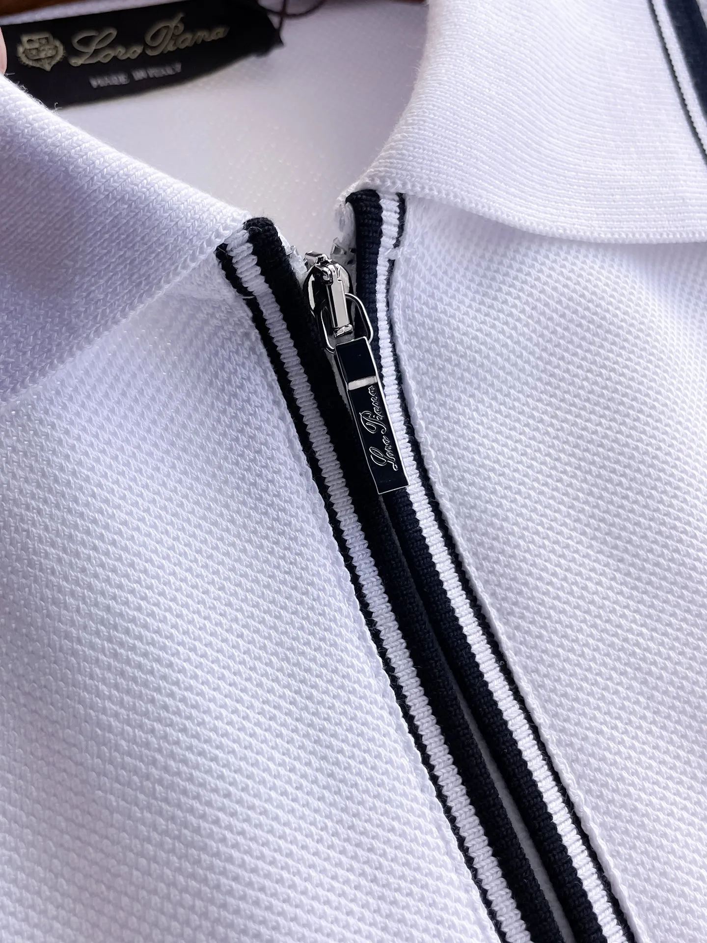 LP 2036ss🌹Spring and summer new high-quality short-sleeved lapel polo shirts are here. Made of imported customer-supplied mercerized pique fabrics. Brand logo. Original hardware accessories. Original factory labels. Carefully designed. Big-name quality. Good value for money.💋Original customization with 1:1 detail restoration. Ribbed knitted striped collar. Loose fit. The upper body is great👍🏻 Size: M~XXL